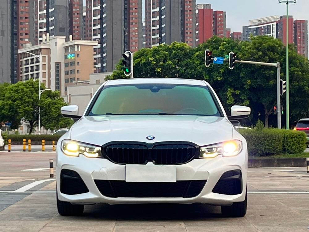BMW 3-Series 2021 — фото автомобиля 1