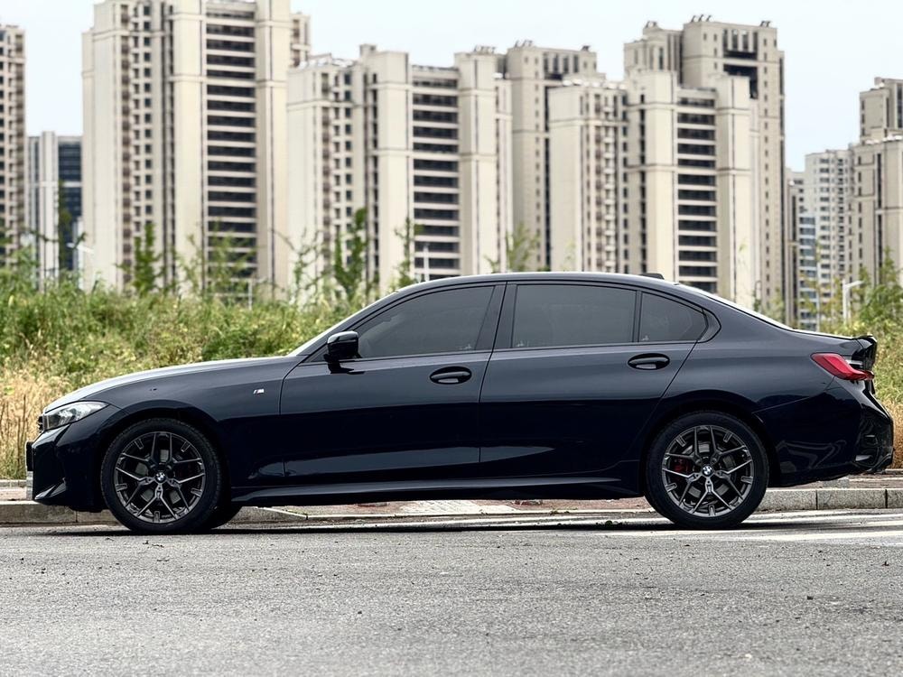 BMW 3-Series 2025 — фото автомобиля