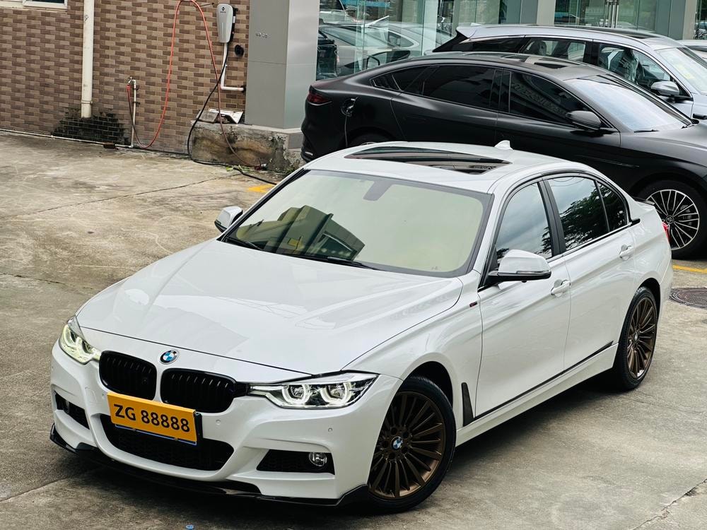 BMW 3-Series 2019 — фото автомобиля