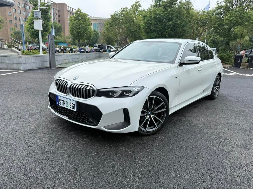 BMW 3-Series 2023 — фото автомобиля 1