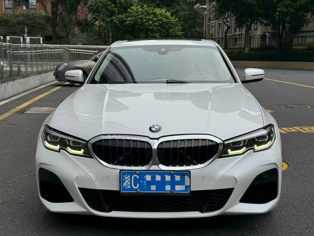 BMW 3-Series 2021 — фото автомобиля