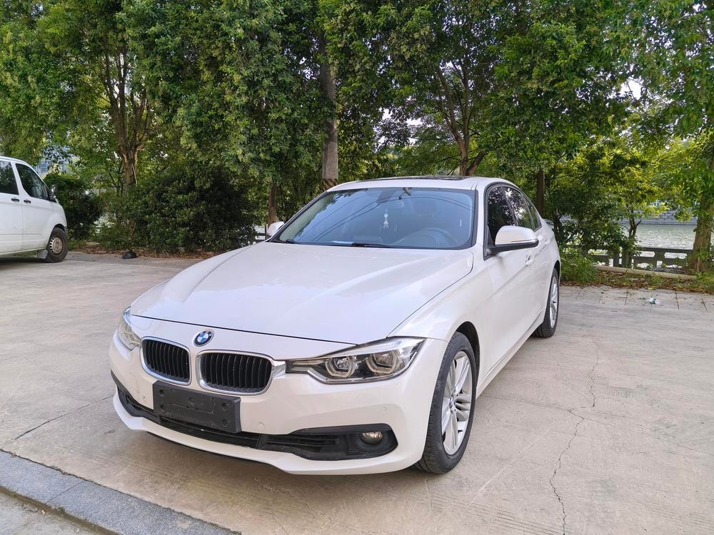 BMW 3-Series 2018 — фото автомобиля 1