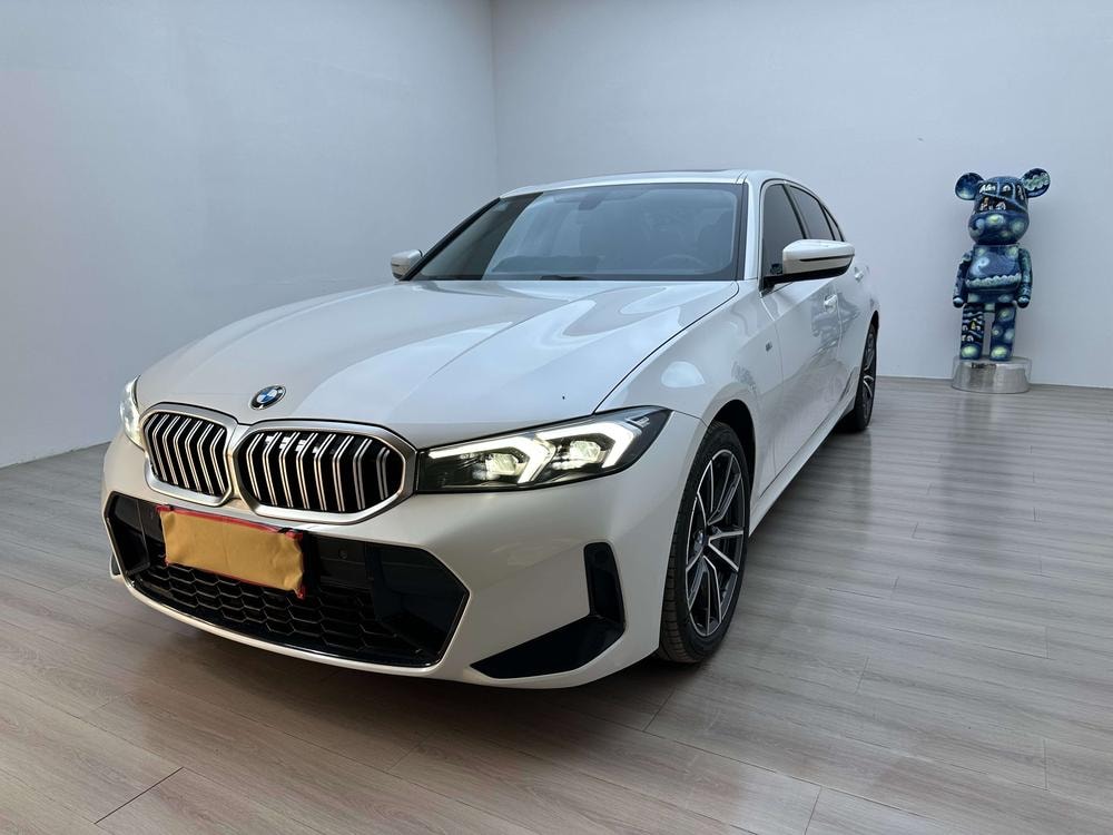 BMW 3-Series 2023 — фото автомобиля 1