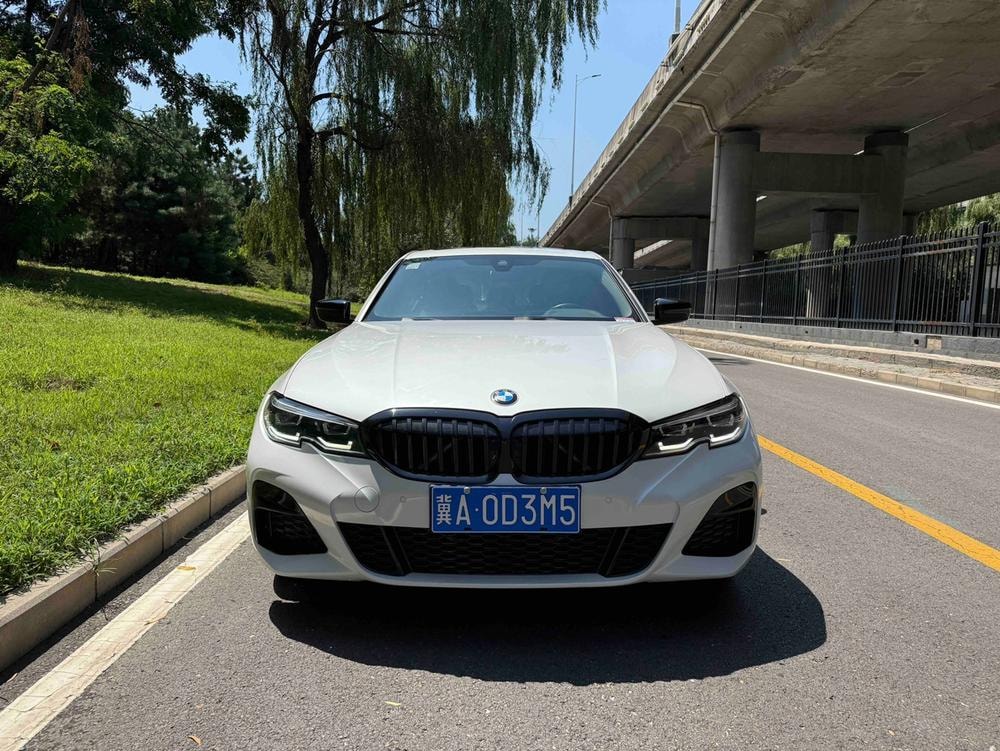 BMW 3-Series 2022 — фото автомобиля