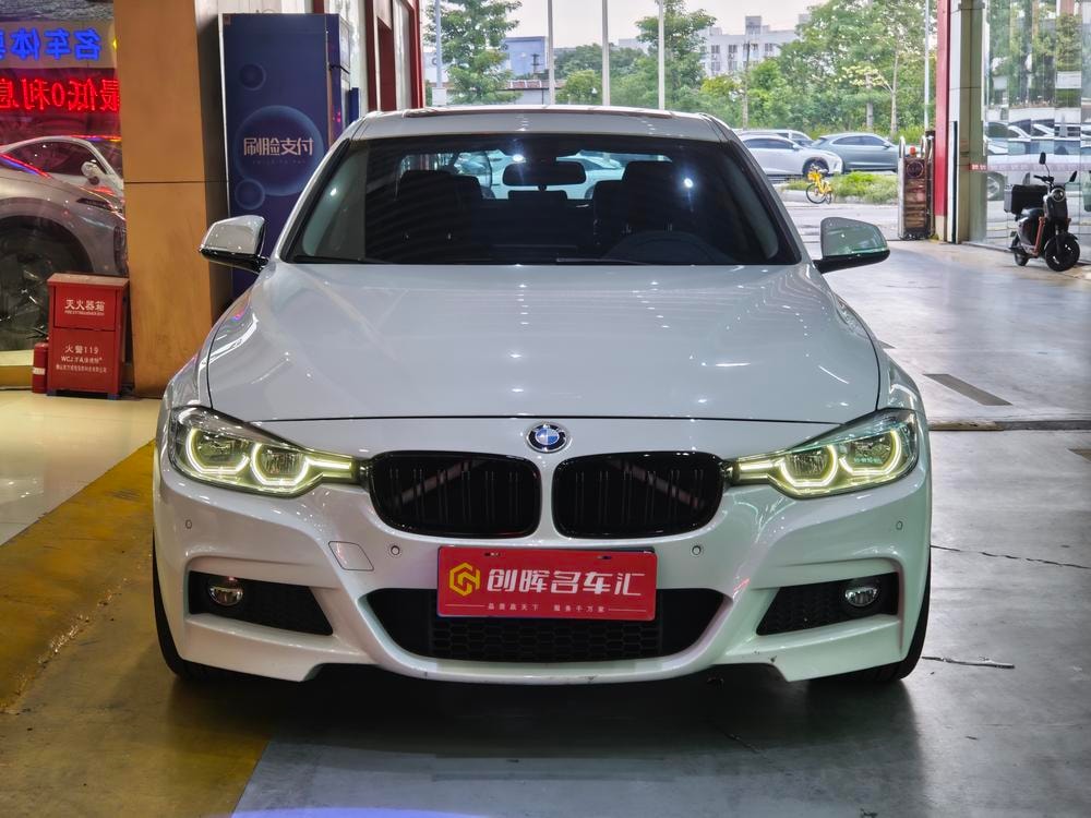 BMW 3-Series 2018 — фото автомобиля 1