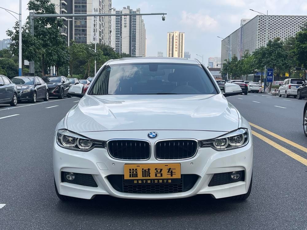 BMW 3-Series 2018 — фото автомобиля 1