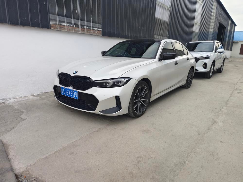 BMW 3-Series 2023 — фото автомобиля 1