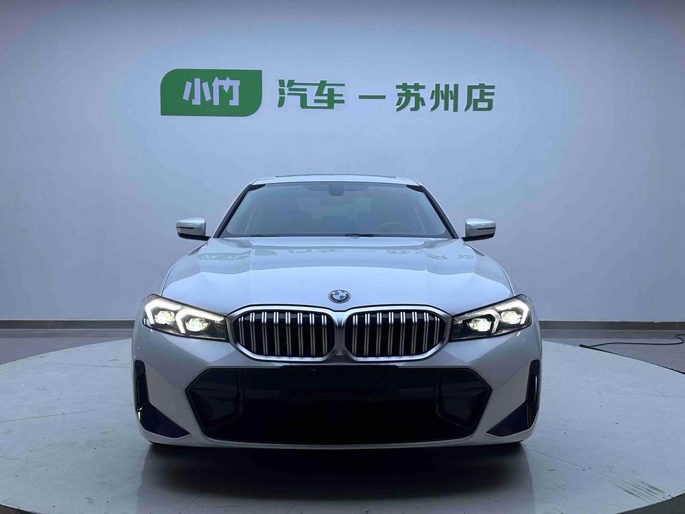 BMW 3-Series 2023 — фото автомобиля