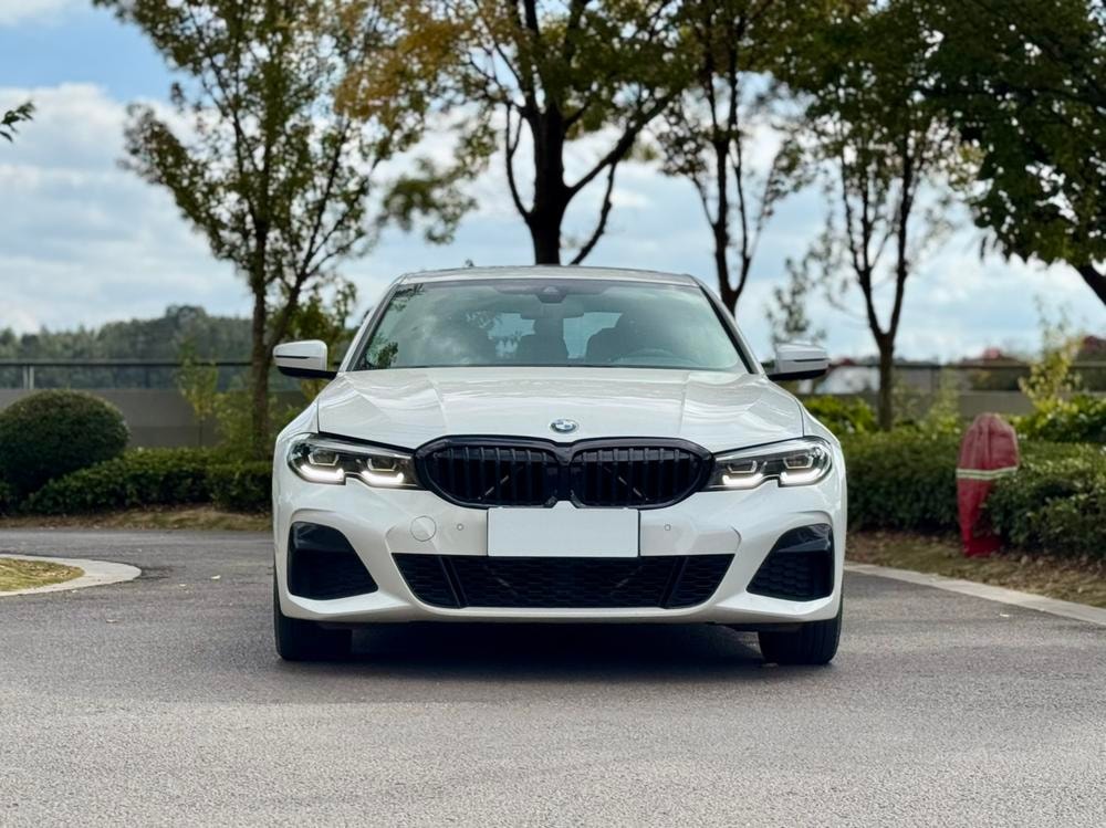 BMW 3-Series 2021 — фото автомобиля