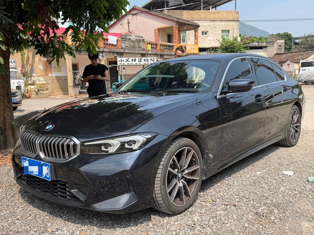 BMW 3-Series 2023 — фото автомобиля 1