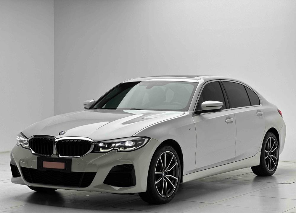 BMW 3-Series 2022 — фото автомобиля 1