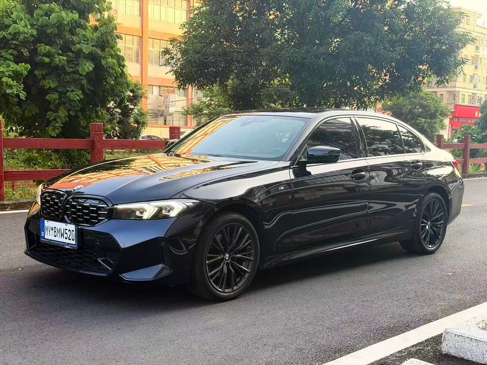 BMW 3-Series 2023 — фото автомобиля 1