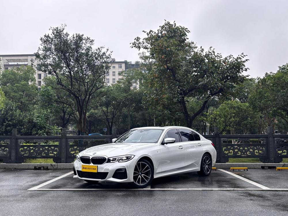 BMW 3-Series 2022 — фото автомобиля