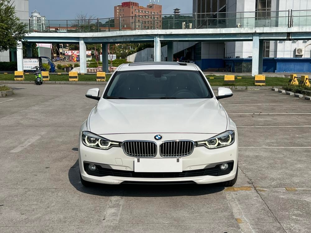 BMW 3-Series 2019 — фото автомобиля 1