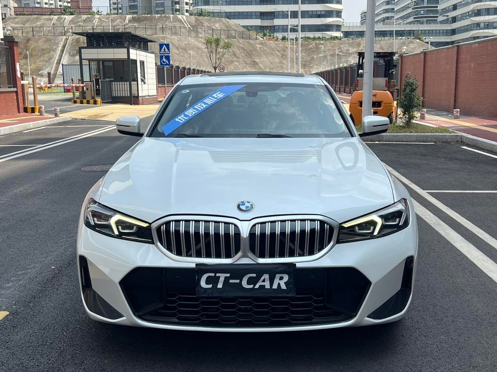 BMW 3-Series 2023 — фото автомобиля 1