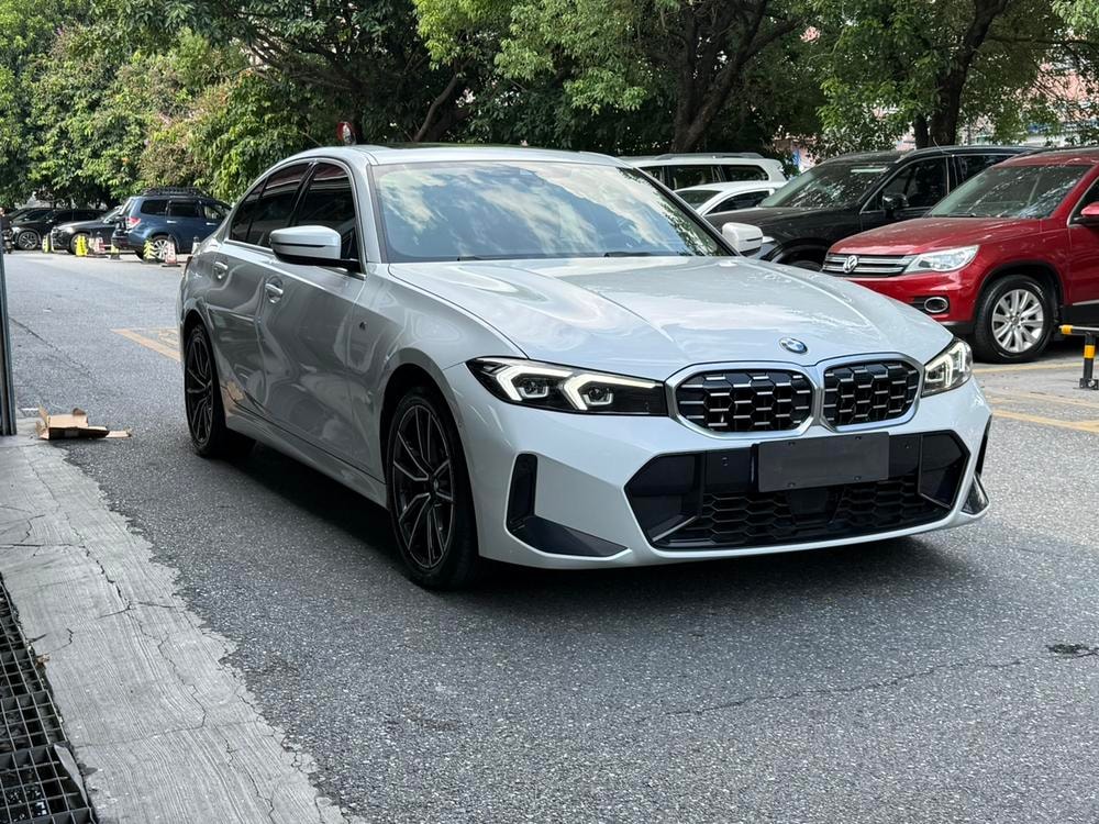 BMW 3-Series 2025 — фото автомобиля 1