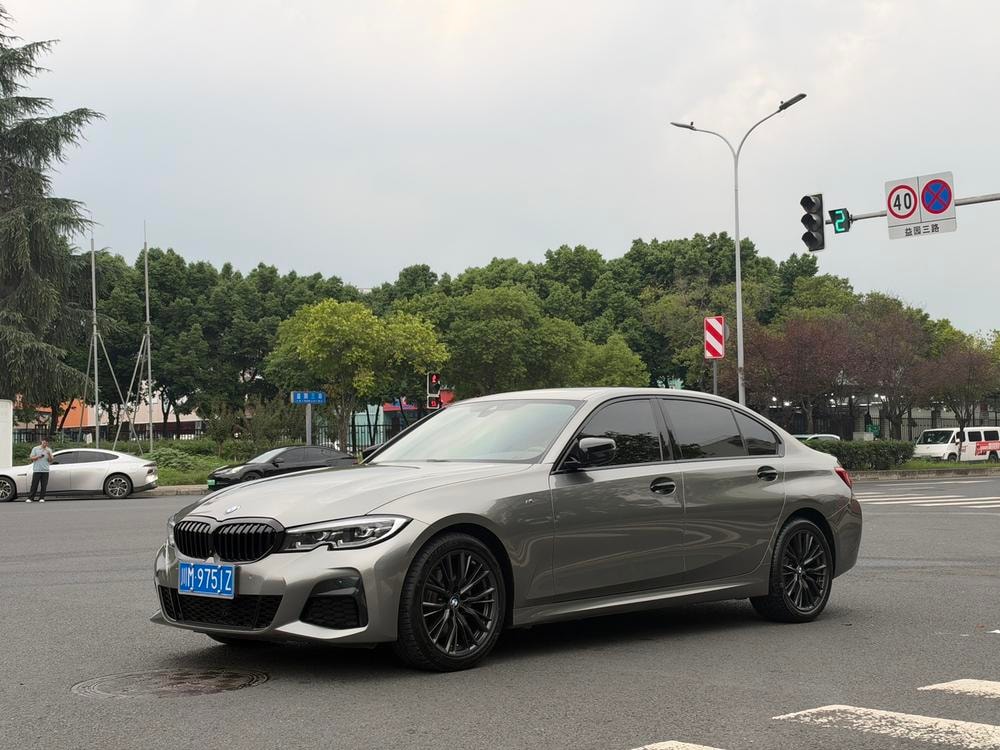 BMW 3-Series 2021 — фото автомобиля