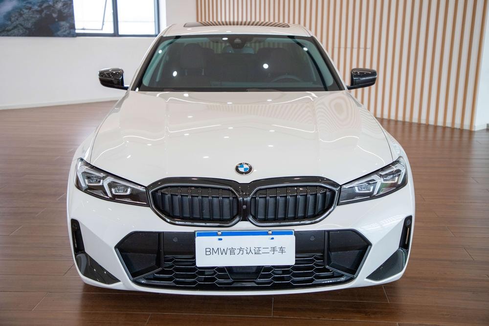 BMW 3-Series 2025 — фото автомобиля