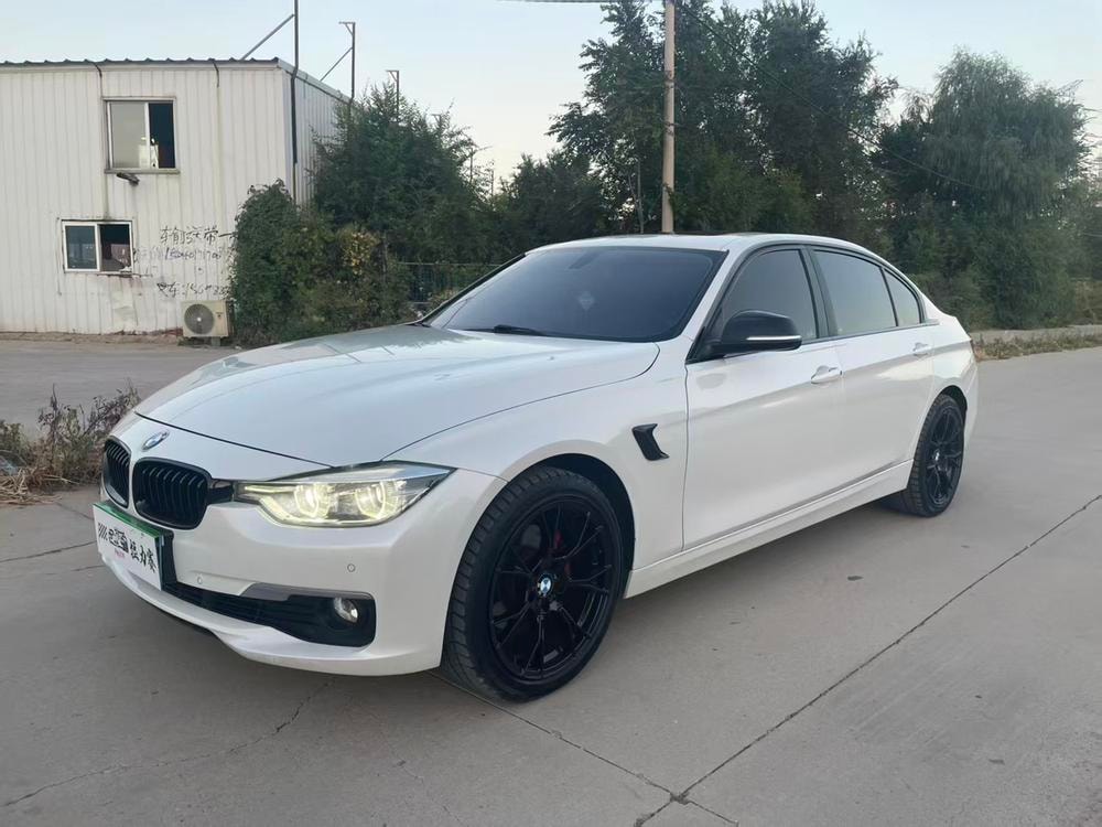 BMW 3-Series 2018 — фото автомобиля 1