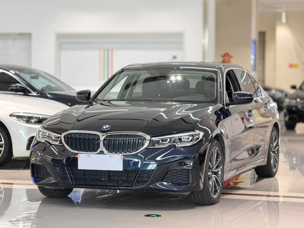 BMW 3-Series 2022 — фото автомобиля 1