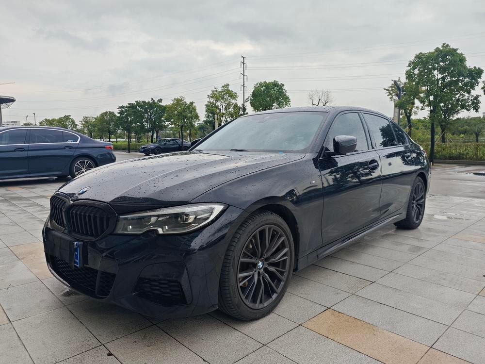 BMW 3-Series 2021 — фото автомобиля