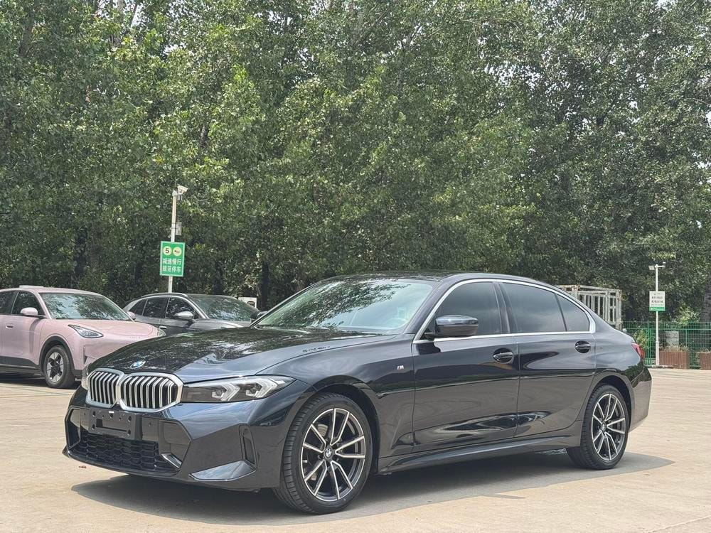 BMW 3-Series 2023 — фото автомобиля 1
