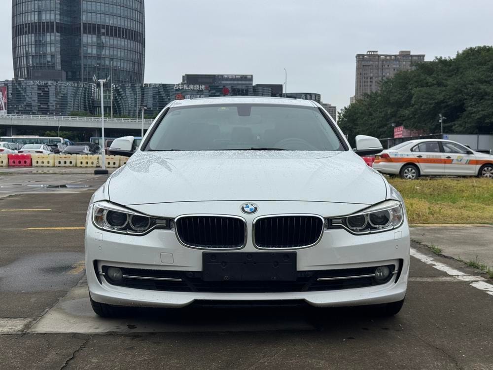 BMW 3-Series 2015 — фото автомобиля