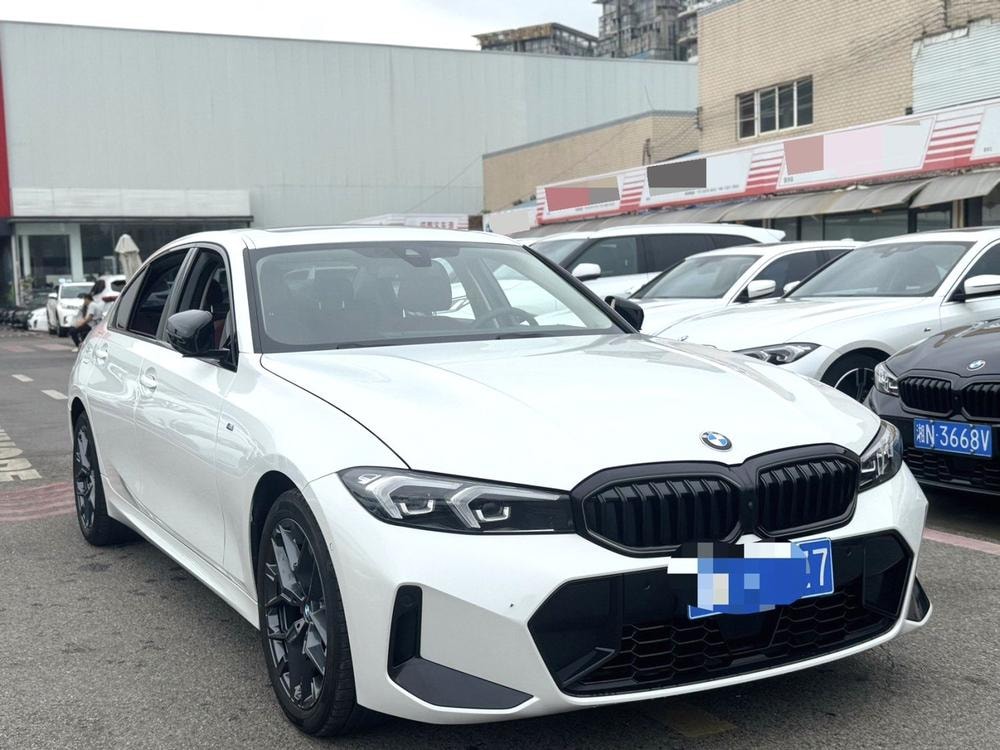 BMW 3-Series 2025 — фото автомобиля 1