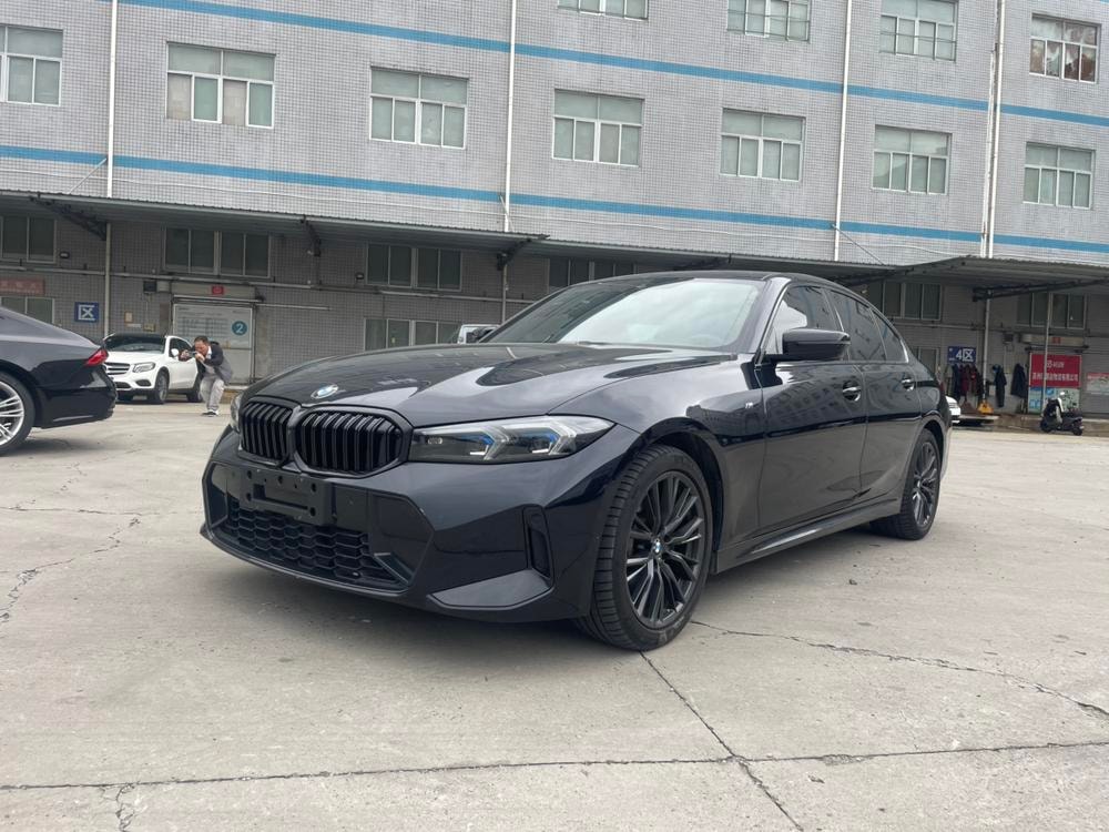 BMW 3-Series 2023 — фото автомобиля 1