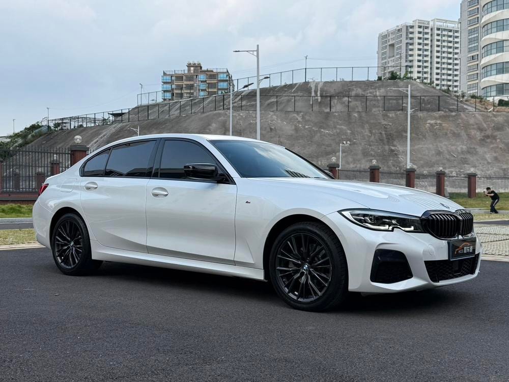 BMW 3-Series 2020 — фото автомобиля