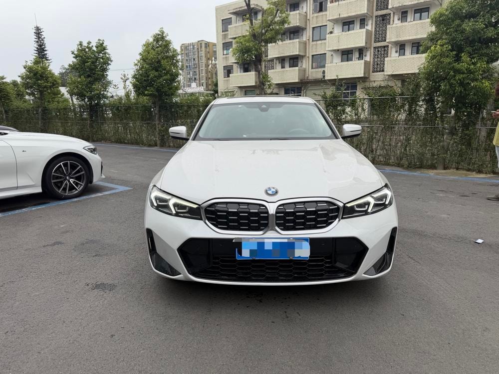 BMW 3-Series 2023 — фото автомобиля