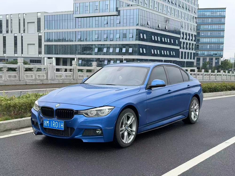 BMW 3-Series 2019 — фото автомобиля 1