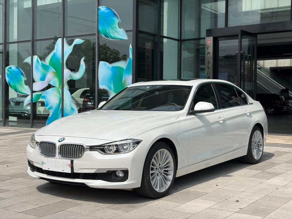 BMW 3-Series 2018 — фото автомобиля 1