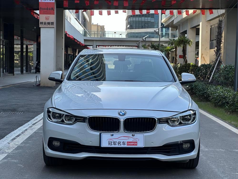 BMW 3-Series 2017 — фото автомобиля 1