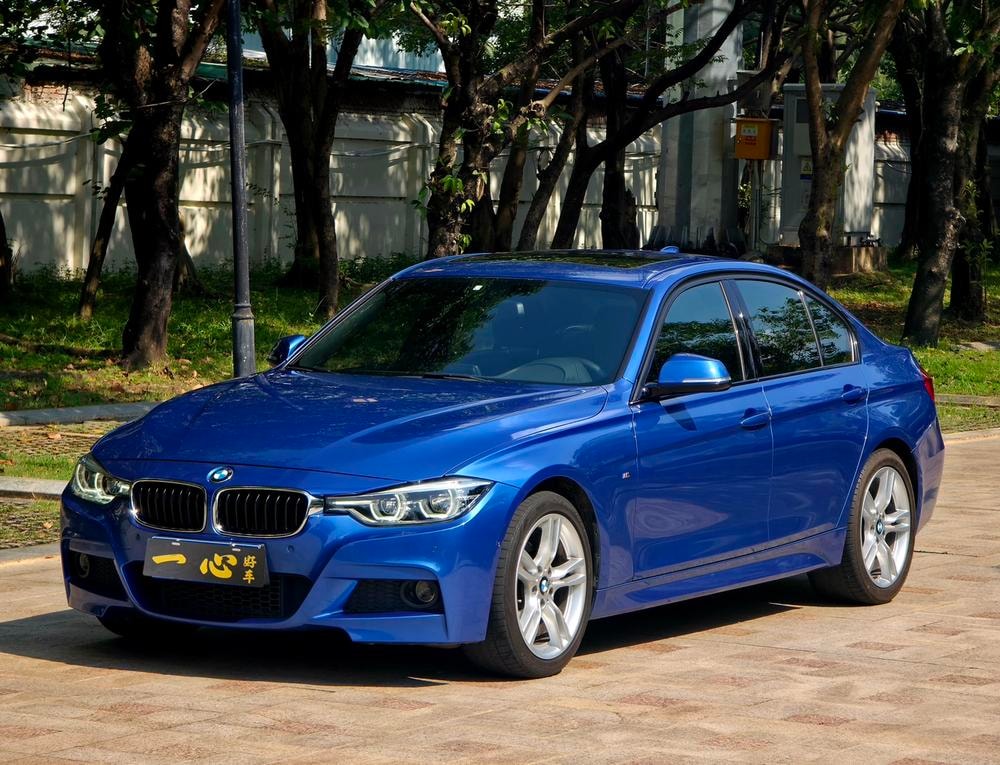 BMW 3-Series 2018 — фото автомобиля 1