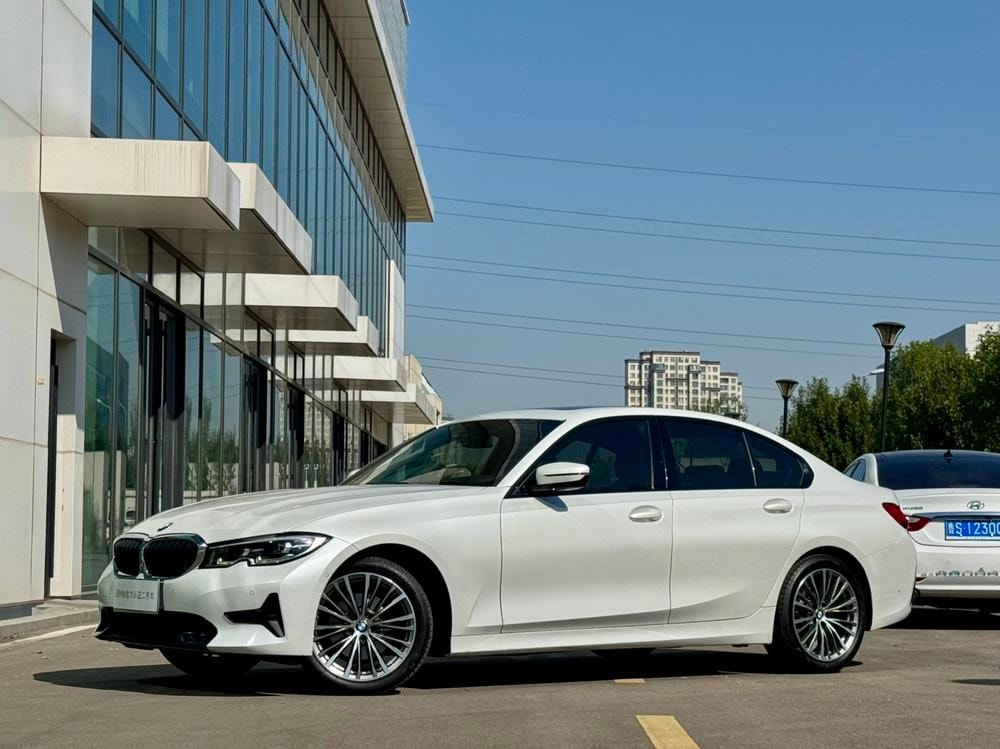 BMW 3-Series 2020 — фото автомобиля