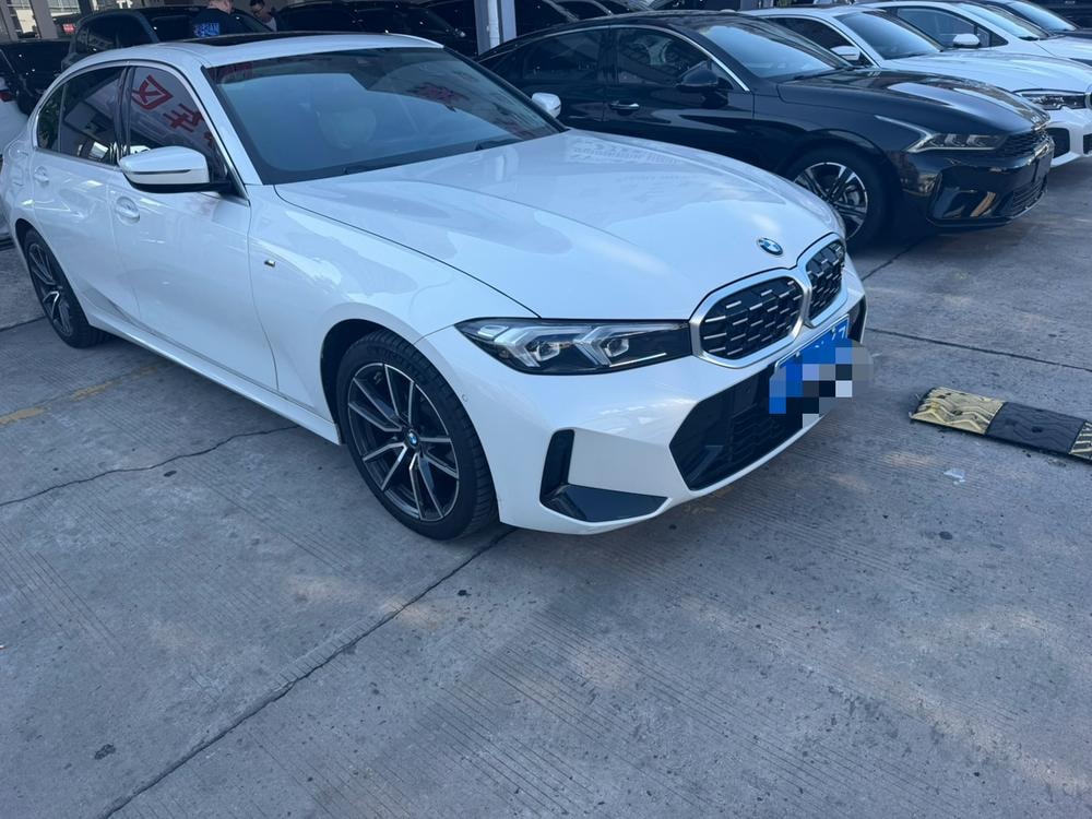 BMW 3-Series 2023 — фото автомобиля 1