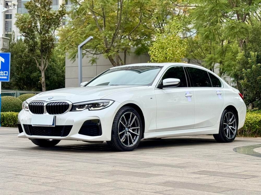 BMW 3-Series 2021 — фото автомобиля