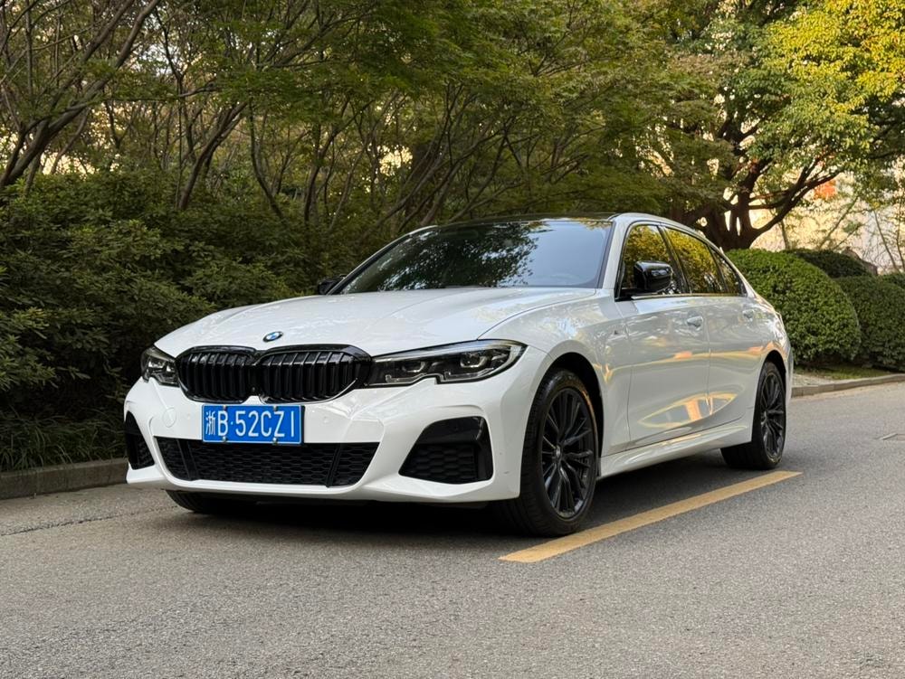 BMW 3-Series 2022 — фото автомобиля 1