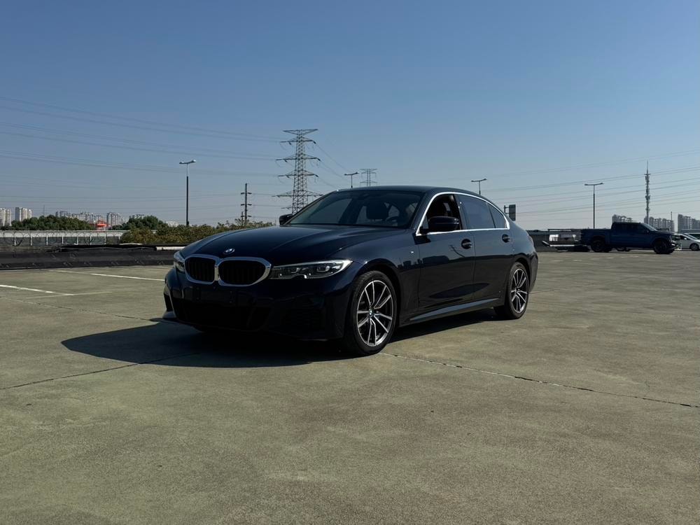 BMW 3-Series 2022 — фото автомобиля