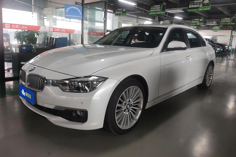 BMW 3-Series 2018 — фото автомобиля 1