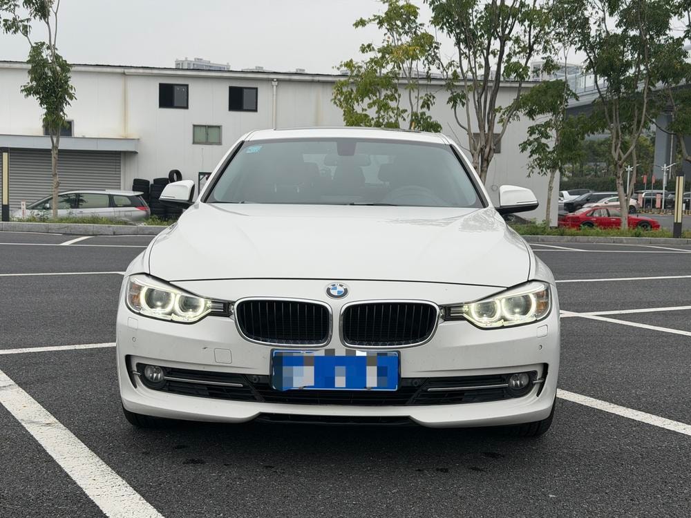 BMW 3-Series 2015 — фото автомобиля