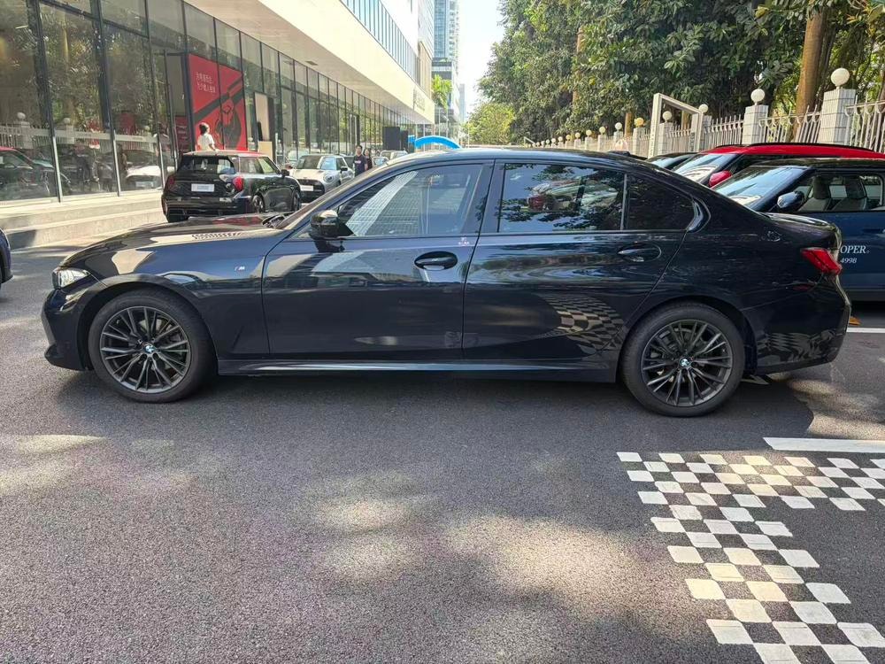 BMW 3-Series 2023 — фото автомобиля 1