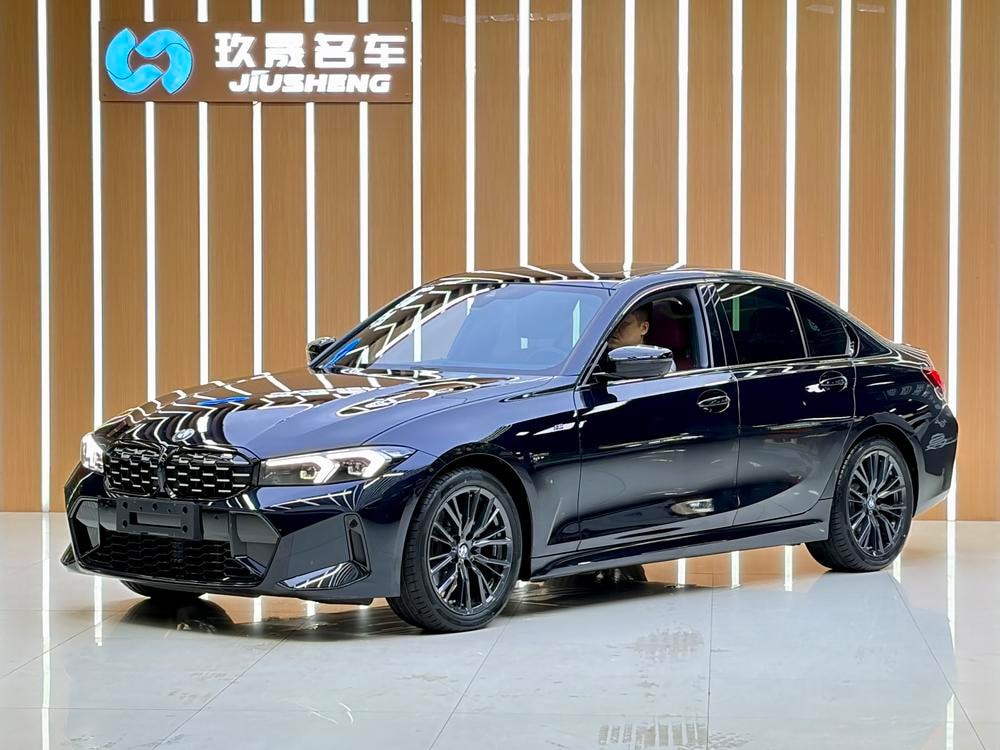 BMW 3-Series 2023 — фото автомобиля 1