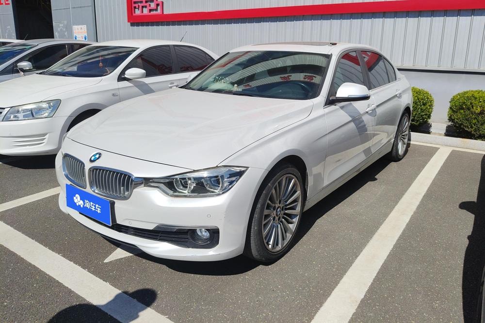 BMW 3-Series 2018 — фото автомобиля 1