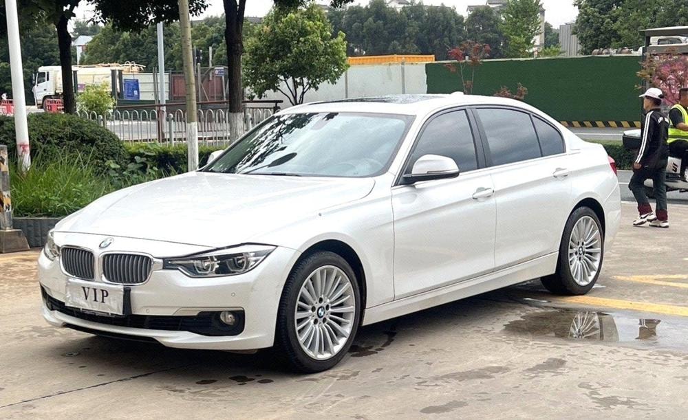 BMW 3-Series 2018 — фото автомобиля 1
