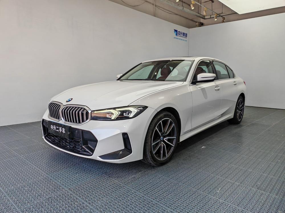 BMW 3-Series 2023 — фото автомобиля