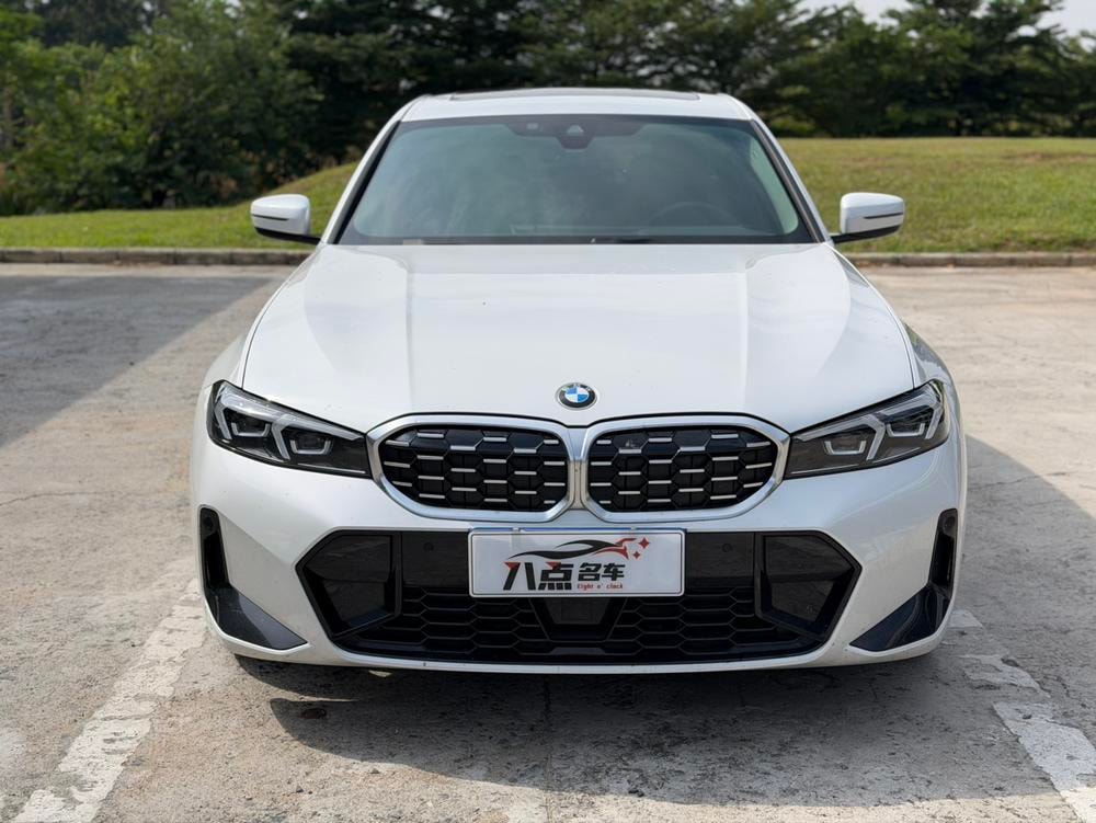 BMW 3-Series 2025 — фото автомобиля 1