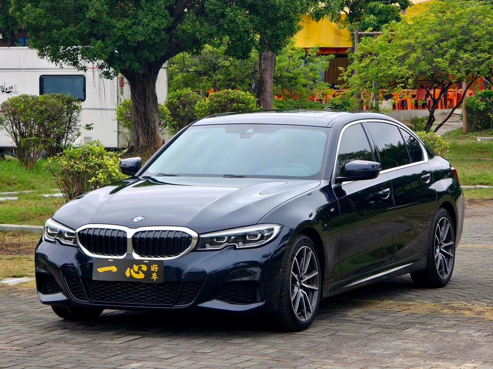 BMW 3-Series 2022 — фото автомобиля 1