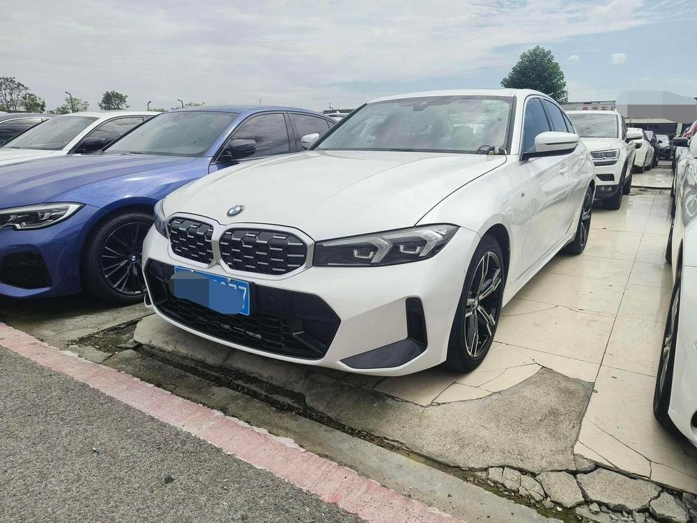 BMW 3-Series 2023 — фото автомобиля